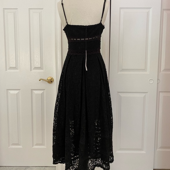 ✨ HOST PICK ✨ NSR Sleeveless Lace Midi Dress Black - S - NWT - peekaboo midriff - Picture 7 of 14